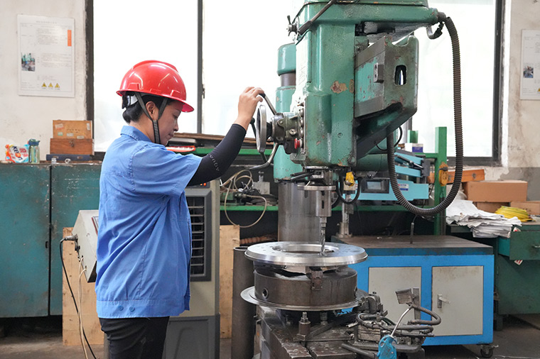 Máquinas Co. de Jiangyin Huadong, Ltd.